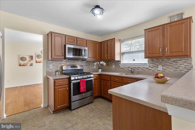 27 BLOSSOM DR, Ewing Twp, NJ 08638