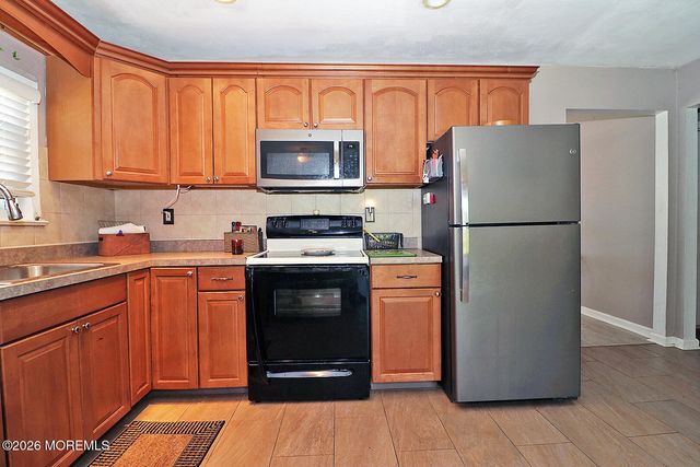 9 Bolans Court, Toms River, NJ 08757
