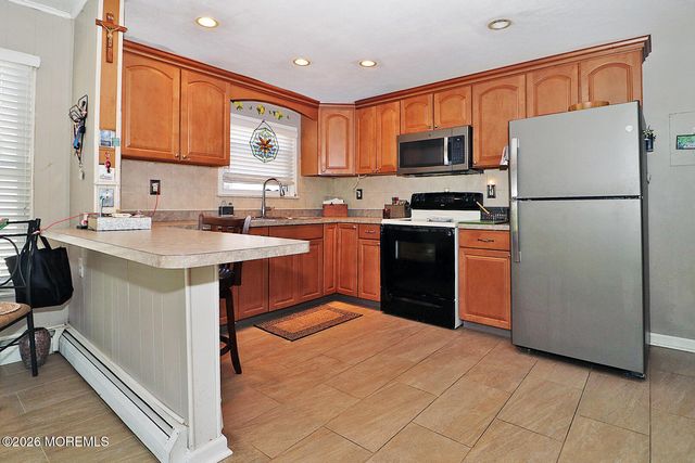 9 Bolans Court, Toms River, NJ 08757