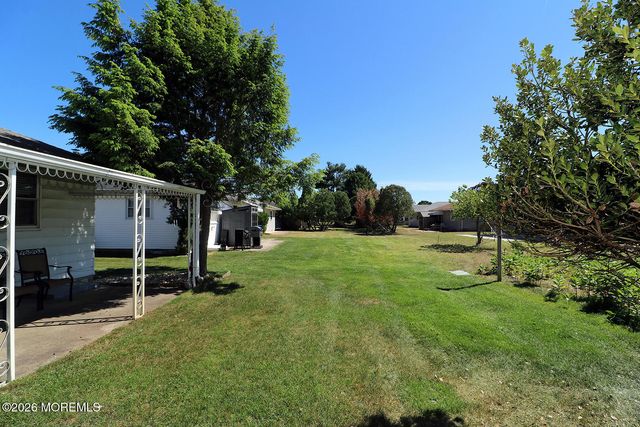 9 Bolans Court, Toms River, NJ 08757