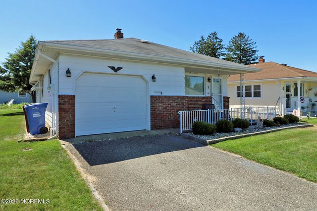 9 Bolans Court, Toms River, NJ 08757