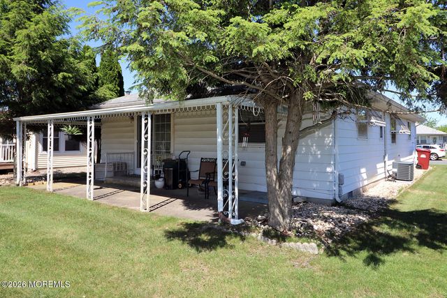9 Bolans Court, Toms River, NJ 08757