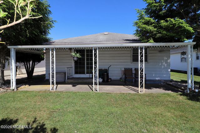 9 Bolans Court, Toms River, NJ 08757