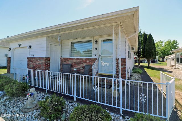 9 Bolans Court, Toms River, NJ 08757