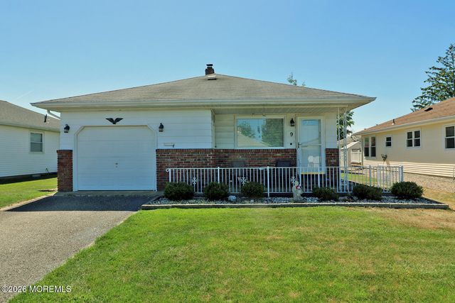 9 Bolans Court, Toms River, NJ 08757