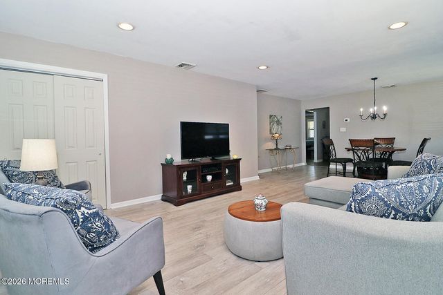 9 Bolans Court, Toms River, NJ 08757