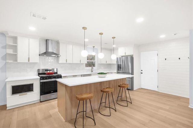 9570 Hillside Drive, Roswell, GA 30076