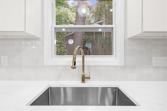 9570 Hillside Drive, Roswell, GA 30076