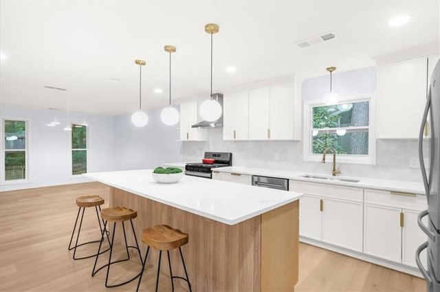 9570 Hillside Drive, Roswell, GA 30076