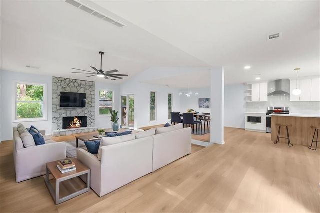 9570 Hillside Drive, Roswell, GA 30076