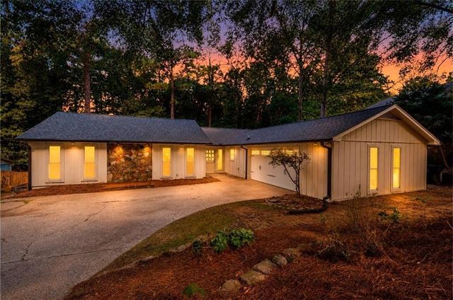 9570 Hillside Drive, Roswell, GA 30076