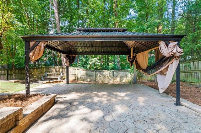 9570 Hillside Drive, Roswell, GA 30076