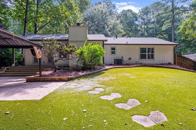 9570 Hillside Drive, Roswell, GA 30076