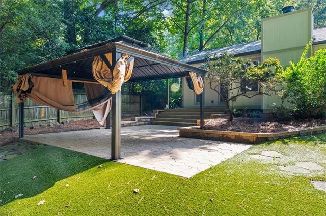 9570 Hillside Drive, Roswell, GA 30076