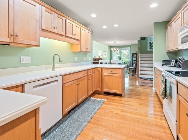 148 Fireside Ln 148, Holden, MA 01520