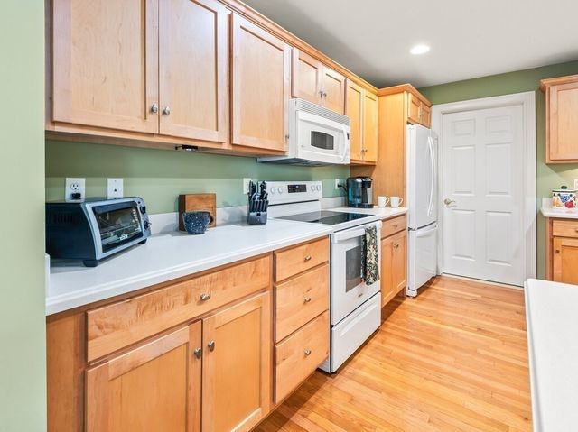 148 Fireside Ln 148, Holden, MA 01520