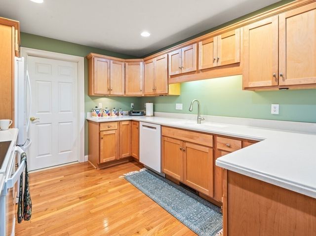 148 Fireside Ln 148, Holden, MA 01520