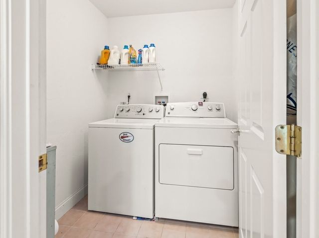 148 Fireside Ln 148, Holden, MA 01520