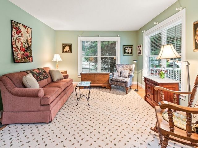 148 Fireside Ln 148, Holden, MA 01520