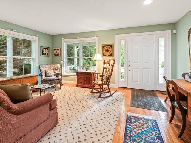 148 Fireside Ln 148, Holden, MA 01520