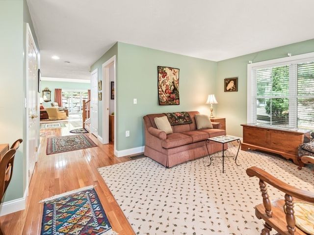 148 Fireside Ln 148, Holden, MA 01520