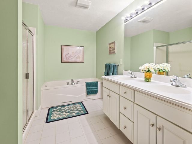 148 Fireside Ln 148, Holden, MA 01520