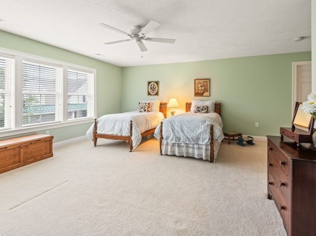 148 Fireside Ln 148, Holden, MA 01520