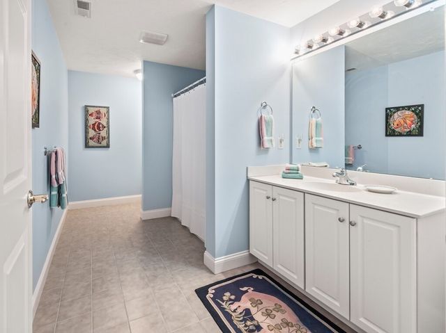 148 Fireside Ln 148, Holden, MA 01520