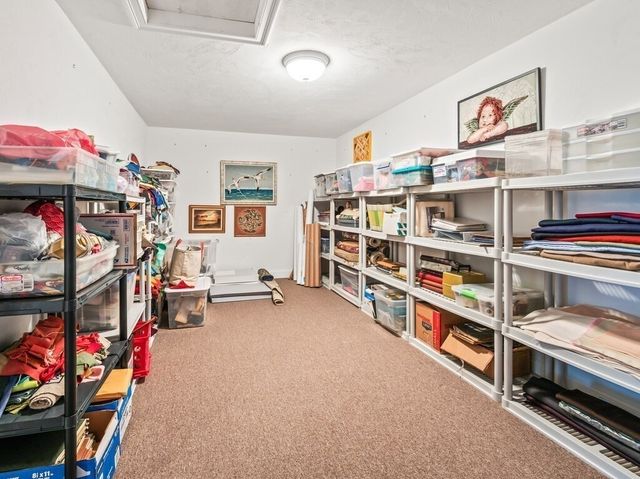 148 Fireside Ln 148, Holden, MA 01520