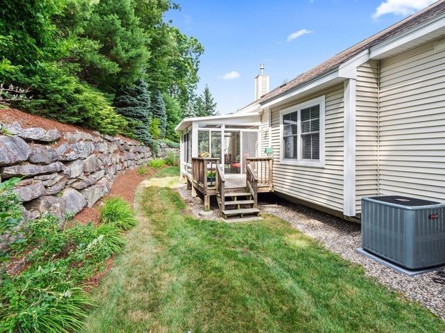 148 Fireside Ln 148, Holden, MA 01520