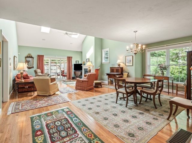 148 Fireside Ln 148, Holden, MA 01520