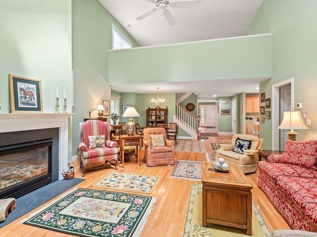 148 Fireside Ln 148, Holden, MA 01520