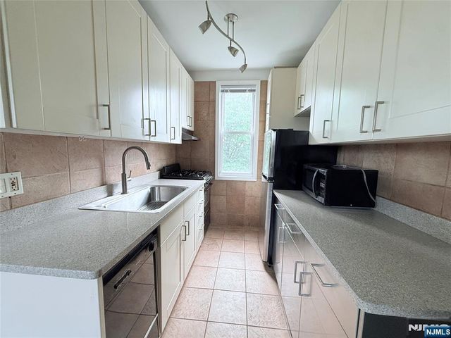 234 6th Street 10, Jersey City, NJ 07302