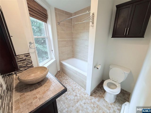 234 6th Street 10, Jersey City, NJ 07302