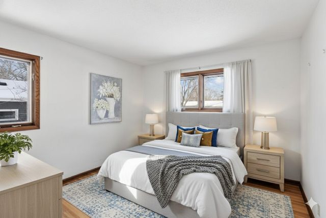 6065 Oakwood Road, Woodbury, MN 55125