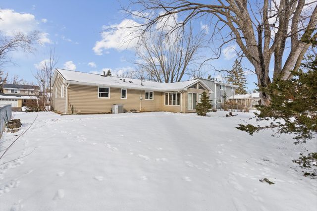 6065 Oakwood Road, Woodbury, MN 55125