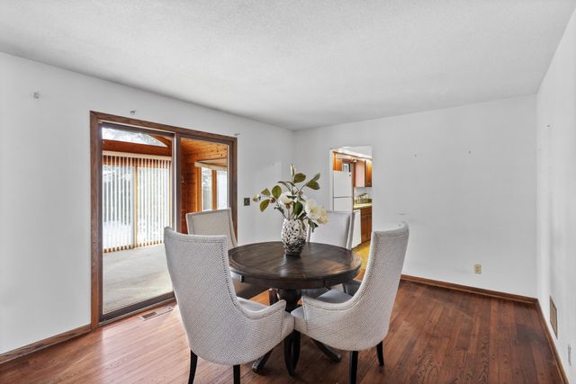 6065 Oakwood Road, Woodbury, MN 55125