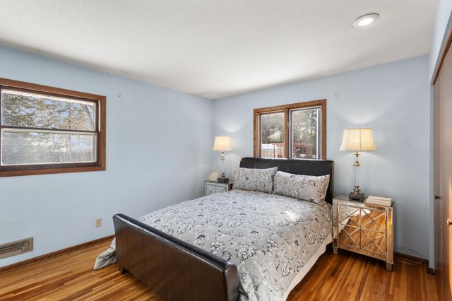 6065 Oakwood Road, Woodbury, MN 55125