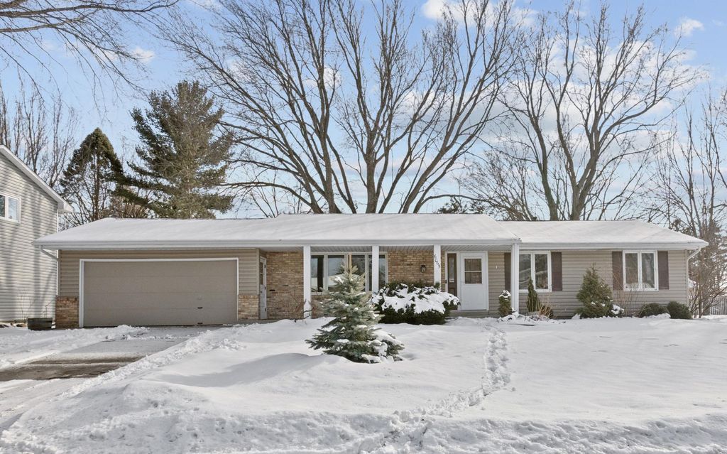 6065 Oakwood Road, Woodbury, MN 55125