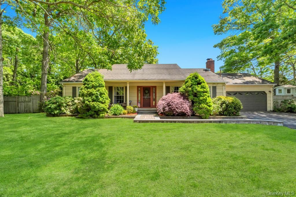 3 Woodbine Lane, East Moriches, NY 11940