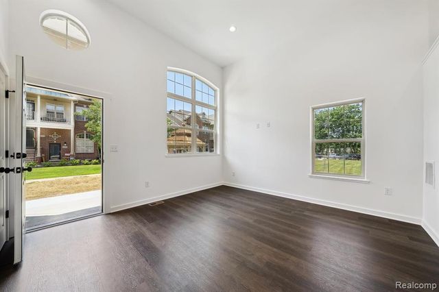 431 Village Drive 188, Walled Lake, MI 48390