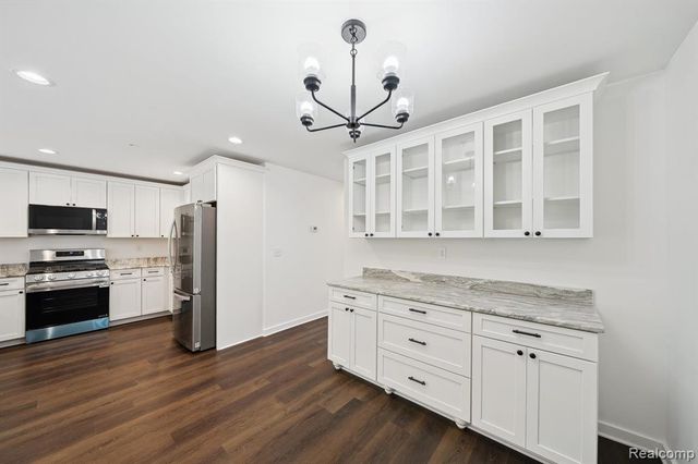 431 Village Drive 188, Walled Lake, MI 48390