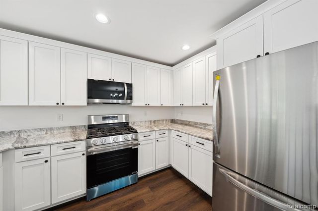 431 Village Drive 188, Walled Lake, MI 48390