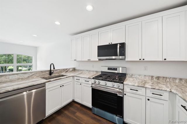 431 Village Drive 188, Walled Lake, MI 48390