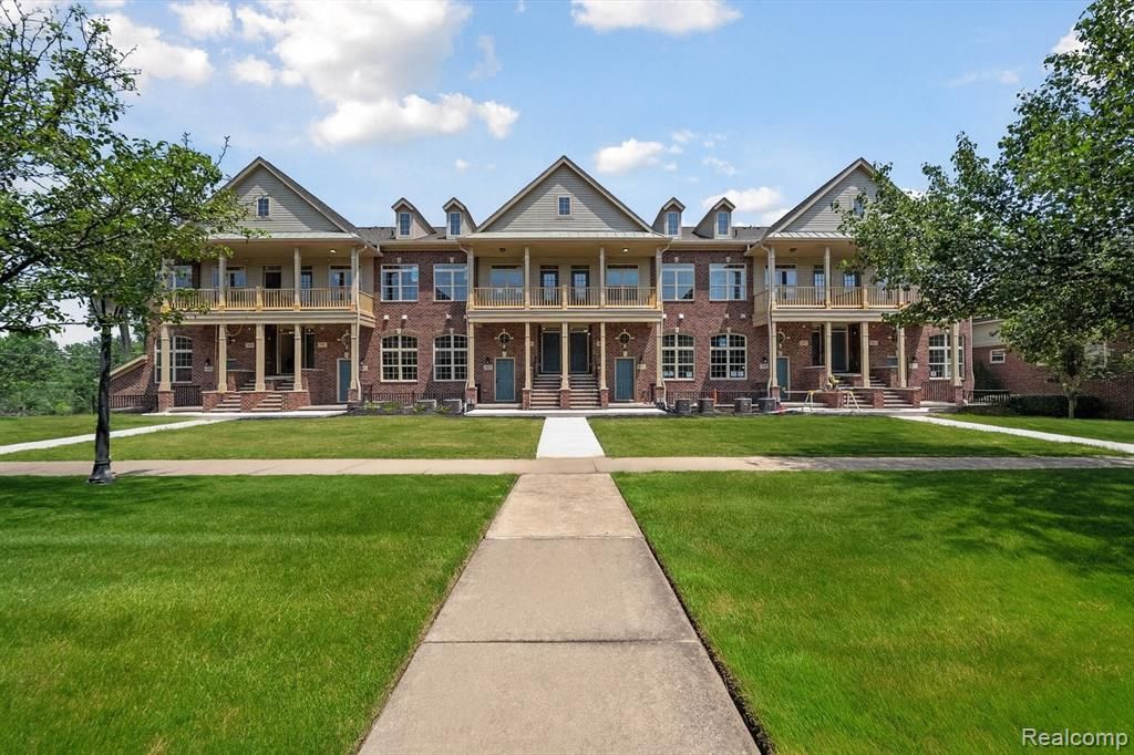 431 Village Drive 188, Walled Lake, MI 48390