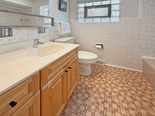 5639 N MAJOR Avenue, Chicago, IL 60646