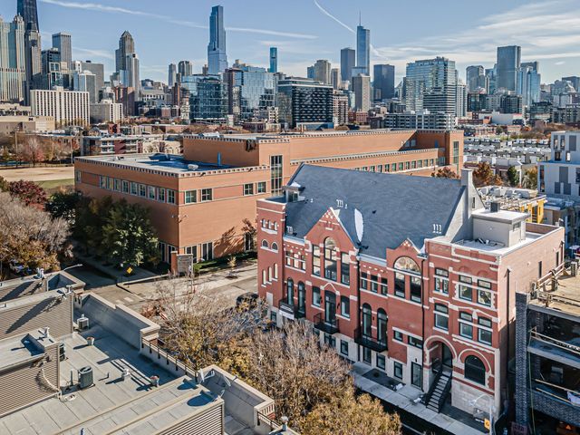 505 W Elm Avenue 7, Chicago, IL 60610