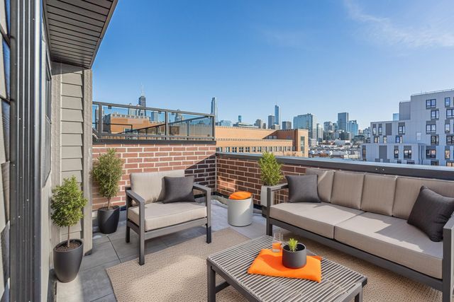 505 W Elm Avenue 7, Chicago, IL 60610