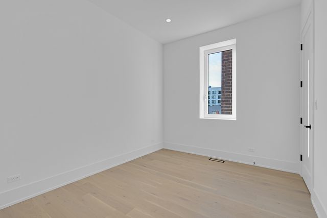 505 W Elm Avenue 7, Chicago, IL 60610
