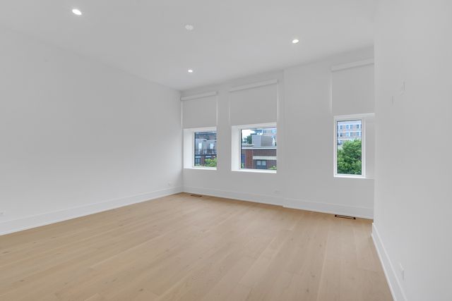 505 W Elm Avenue 7, Chicago, IL 60610